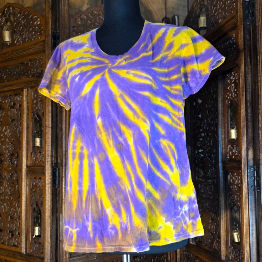 💜💛 Purple & Yellow V-Neck Tie-Dye Tee – Size M